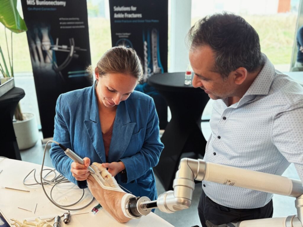 Dr. Rezaie instructor tijdens Advanced MIS Foot Surgery Course